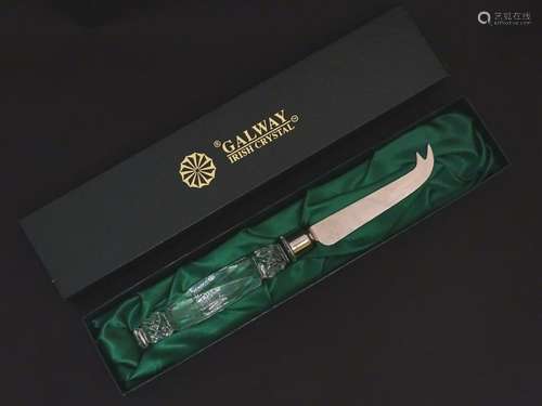 Galway Irish lead Crystal: A boxed Irish cheese knife,