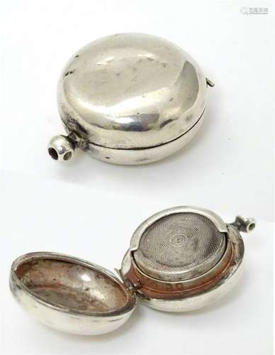 A silver sovereign case hallmarked London 1893 maker