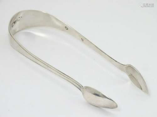 Dutch silver sugar tongs approx 5 Â¼'' long. (28g)