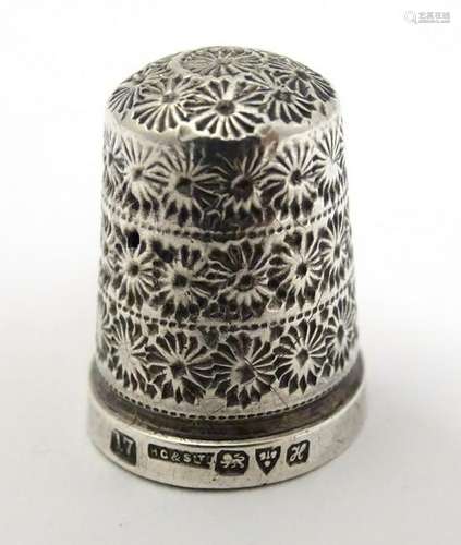 A silver thimble hallmarked Chester 1908 maker Henry