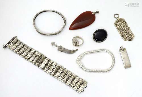 Assorted jewellery including a silver ring, silver