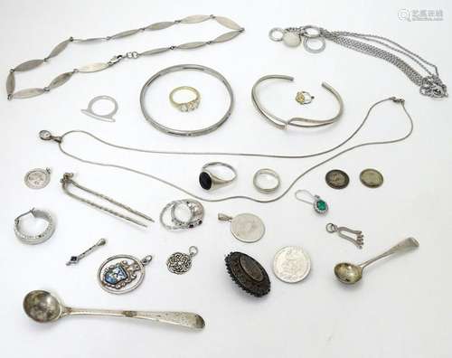 Assorted items to include a silver salt spoon with