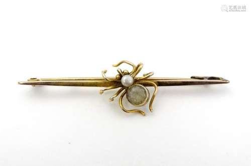 An early 20thC 9ct gold bar brooch with spider