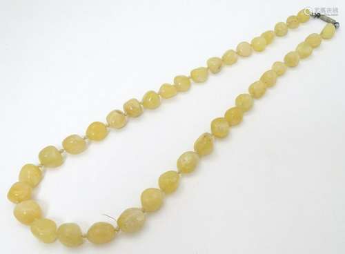 A Vintage necklace of graduated hardstone quartz beads