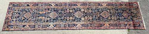 Carpet / Rug : a hand made woollen runner with