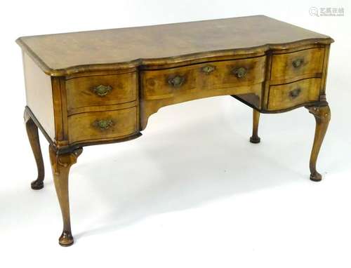 An early / mid 20thC walnut dressing table with a