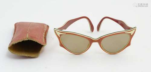 Original Retro: a pair of mid century ladies sunglasses