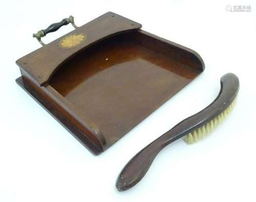 An Edwardian mahogany table crumb scoop / dustpan and