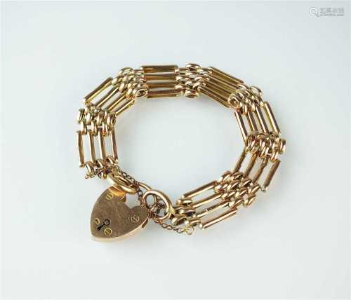 A four bar gate link bracelet