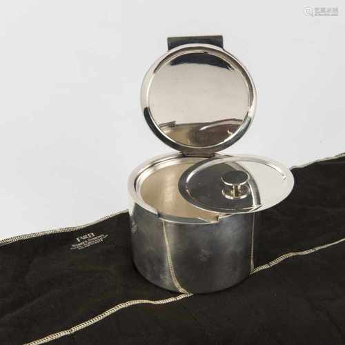 Wilfried Moll, Tea caddy, one-off, 1973Tea caddy, one-off, 1973H. 7.1 cm, D. 10.7 cm. Silver.