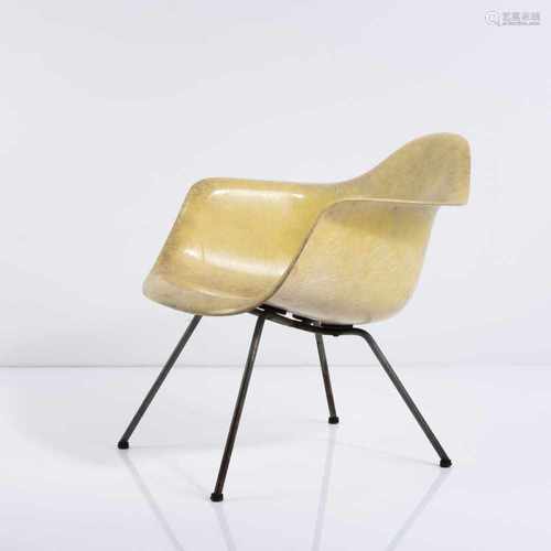 Charles Eames, 'LAX' on early 'X- base', 1950'LAX' on early 'X- base', 1950'Plastic armchair' - '