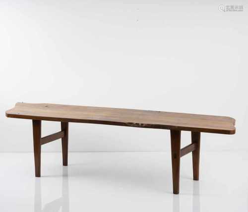 USA, Coffee table, 1950sCoffee table, 1950sH. 45 x 121.5 x 51 cm. American walnut. USA, Sofatisch,