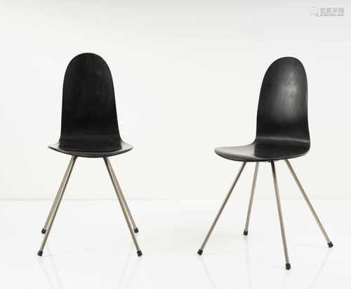 Arne Jacobsen, Two '3102' - 'Tongue' chairs, 1955Two '3102' - 'Tongue' chairs, 1955H. 79 x 35 x 47