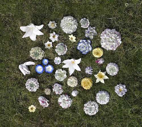 A collection of Vincennes-type and other porcelain flowers,