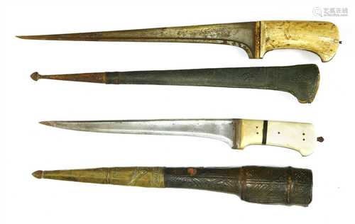 Two daggers (peshkabz),