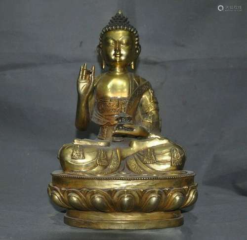 A GILT BRONZE SHAKYAMUNI BUDDHA FIGURE QING DYNASTY.