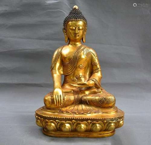 A GILT BRONZE SHAKYAMUNI BUDDHA FIGURE QING DYNASTY.