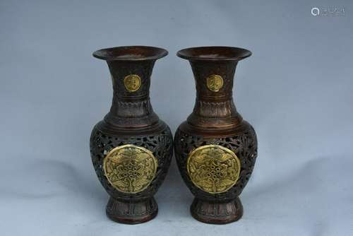 A PAIR BRONZE GILD BUTTERFLY VASE XUANDE MARK 14TH/C.