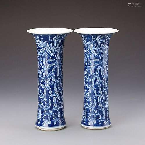 A PAIR BLUE & WHITE VASE KANGXI MARK 17TH/C.