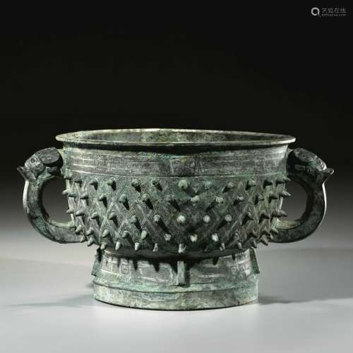 [FROM SOTHEBY'S] A ARCHAIC BRONZE FOOD VESSEL SHANG.