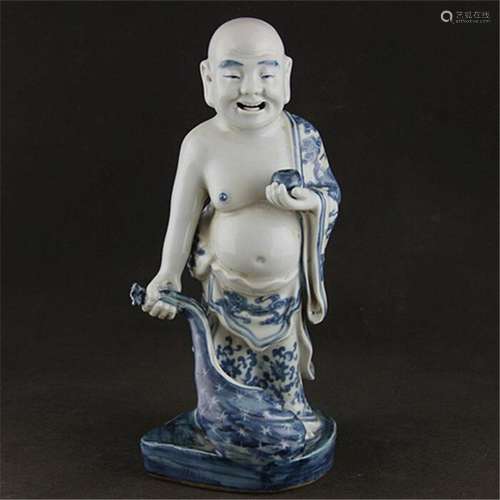 A BLUE & WHITE PORCELAIN BUDDHA FIGURE QING DYNASTY.