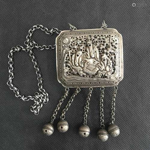 A SILVER PENDANT QING DYNASTY.