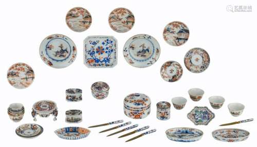 A lot of Chinese Imari porcelain items, consisting of