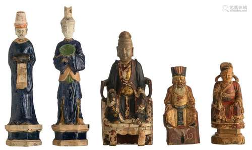 A lot of five various Chinese figures, consisting of