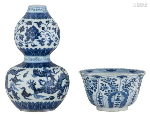 A Chinese blue and white double gourd vase, the upper