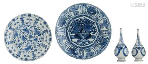 A Chinese blue and white floral decorated plate with a