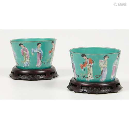 Pair of Chinese Porcelain Bowls with Geishas