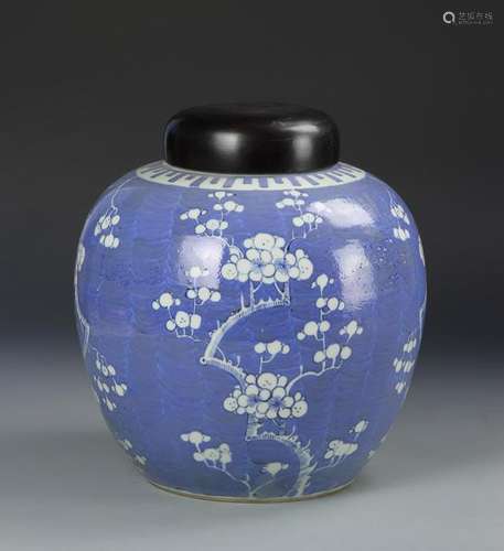 Chinese Export Blue and White Jar with Wood Cover