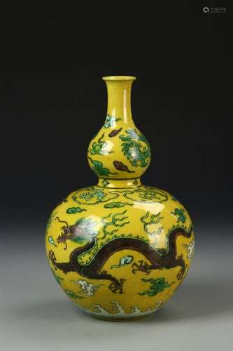 Chinese Sancai Gourd Vase