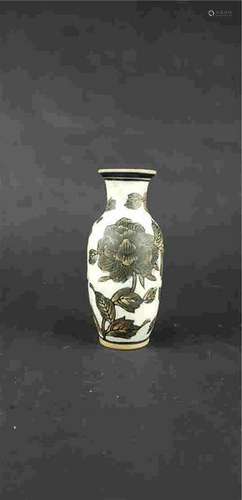 Porcelain flower caving vase