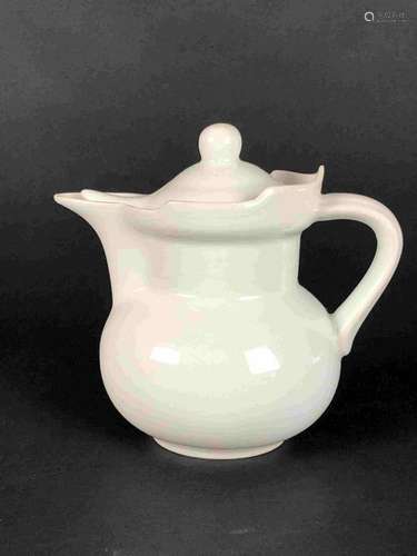 A white Glaze pot