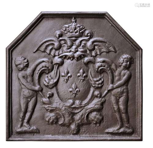 Plaque de cheminée en fonte à  décor d'un blason a…