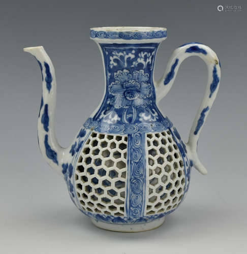 Chinese Blue & White Winepot, 18th C.