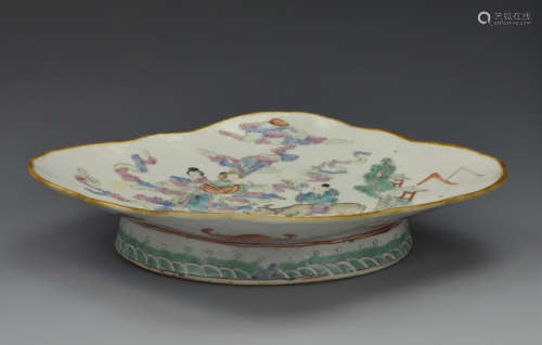 Quatrefoil Famille Rose Stem Dish , 19th C.