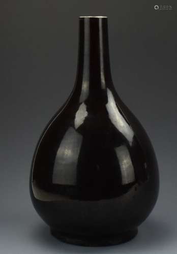 Chinese Black Glazed Long Neck Vase, 18-19th C.