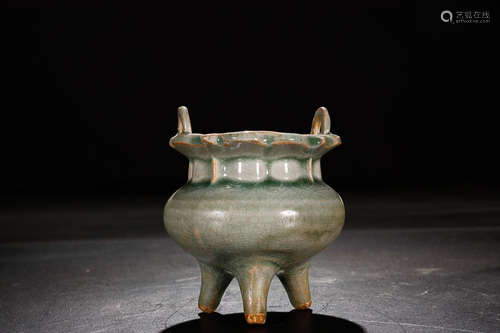 LONGQUAN YAO TRIPOD DOUBLE-EAR CENSER