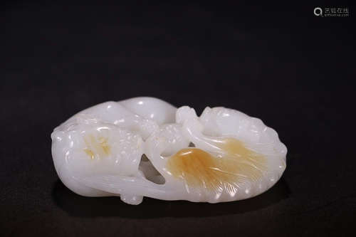 HETIAN JADE DOUBLE-LION ORNAMENT