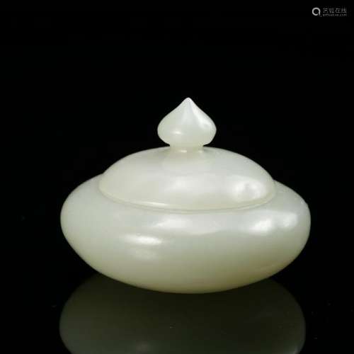 CHINESE WHITE JADE COVER WATER COUPE