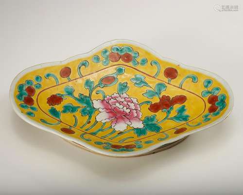 CHINESE FAMILLE ROSE PORCELAIN PLATE