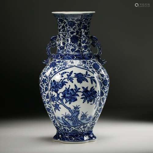 CHINESE BLUE WHITE FOLIAGE PORCELAIN VASE