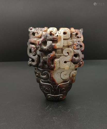 CHINESE ARCHAIC JADE PENDANT