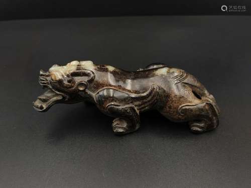 CHINESE ARCHAIC JADE BEAST