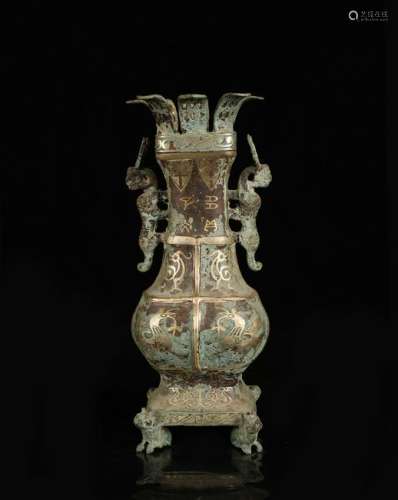 CHINESE BRONZE VASE WITH ARCHAIC STYLE DESIGN