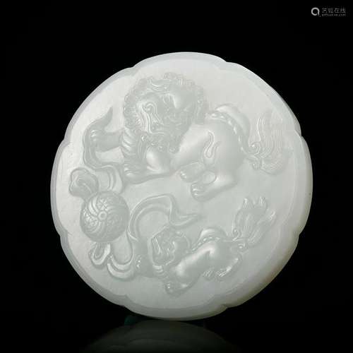 CHINESE WHITE JADE FOOLION PENDANT