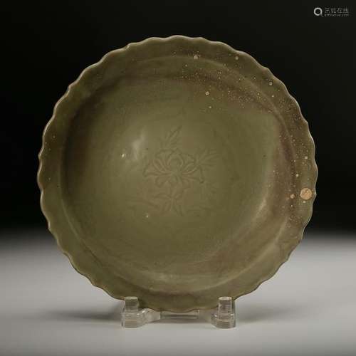 CHINESE CELADON GLAZED PORCELAIN PLATE