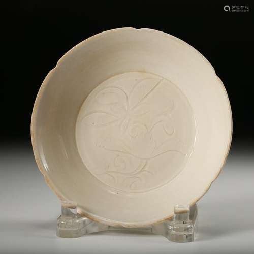 CHINESE DING YAO PORCELAIN PLATE